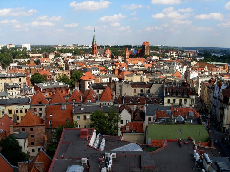 Jak apartamenty w Toruniu odmieniają rynek hoteli…?